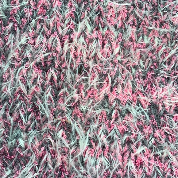 ❄️⬇️$15 Isotoner Pink SmartTouch Mittens 1 Size - Picture 2 of 7